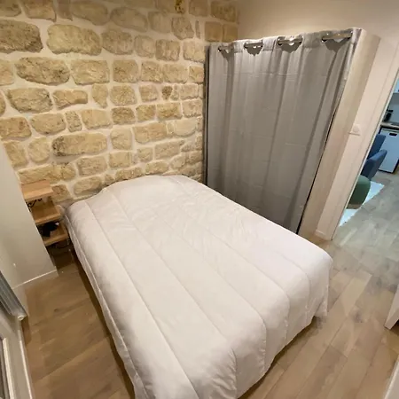 Neuf à Louer, Sacré Cœur Parigi