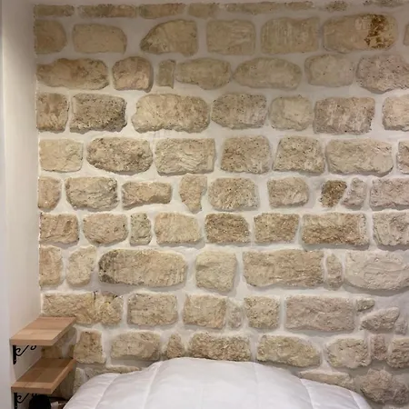 Neuf à Louer, Sacré Cœur * Parigi